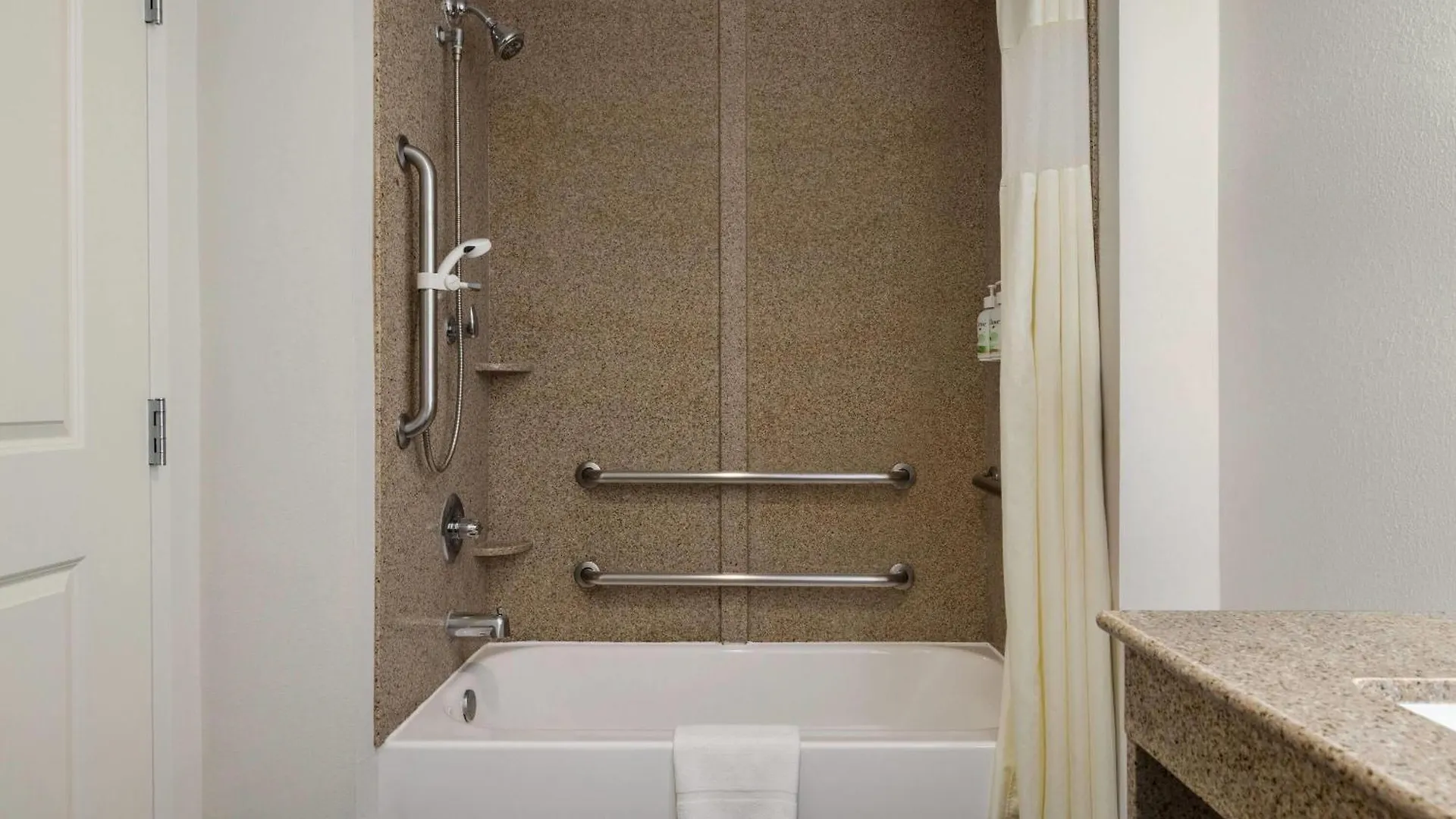 La Quinta By Wyndham Memphis Wolfchase Hotel